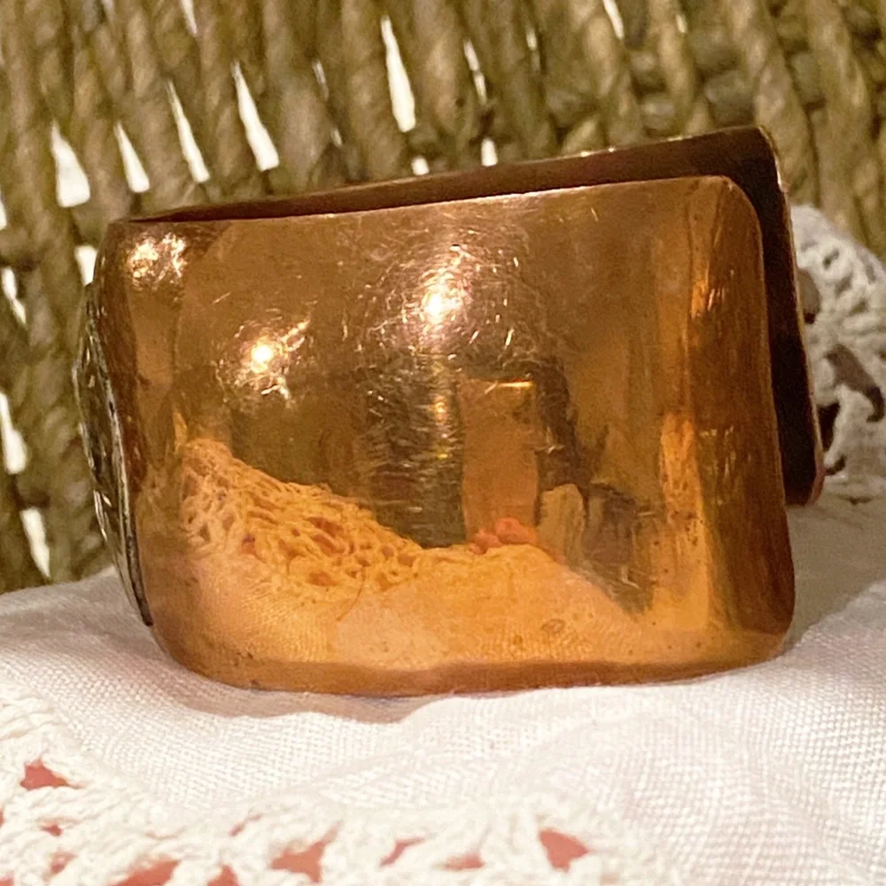 Vintage Copper & Brass Abalone Shell Inlay Native Bear Cuff Bracelet - Picture 9 of 13